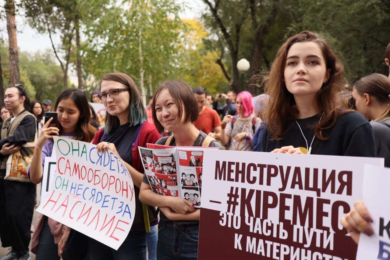 Женский феминизм. Митинг феминисток. Плакаты феминисток. Митинг феминисток в Алматы. Митинг женщин феминисток.