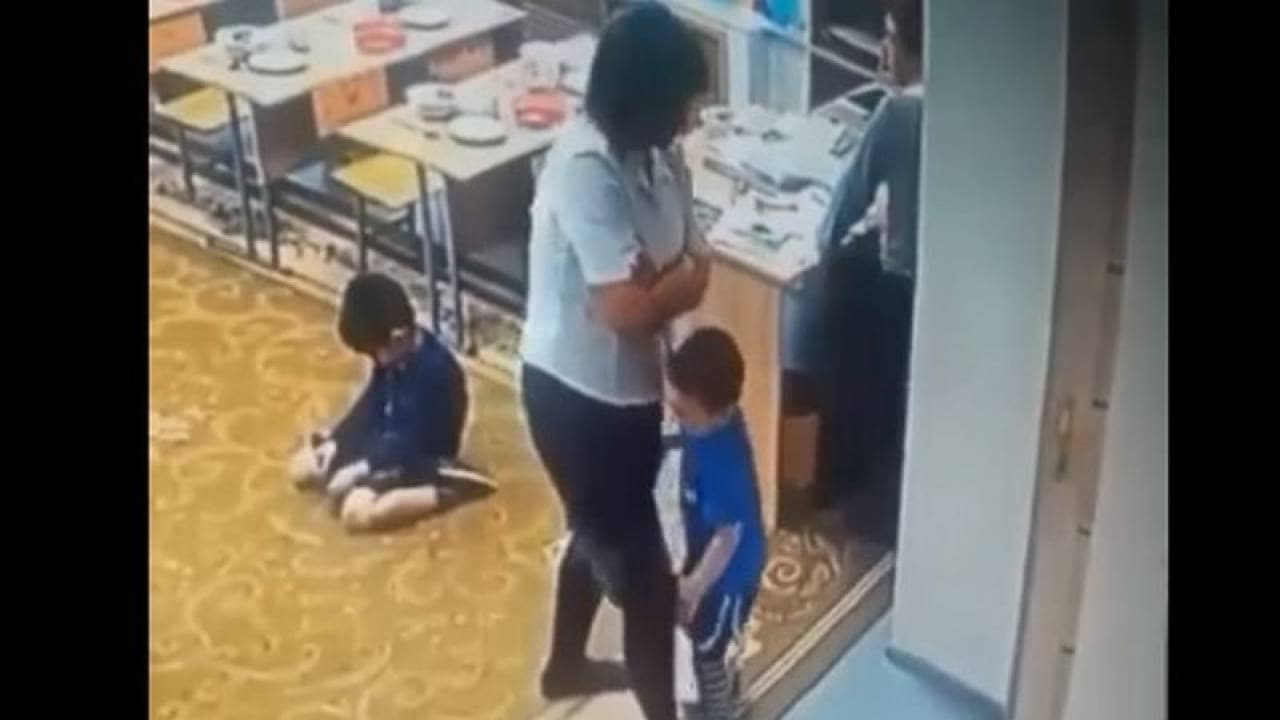 Воспитатель избила ребенка в детском саду